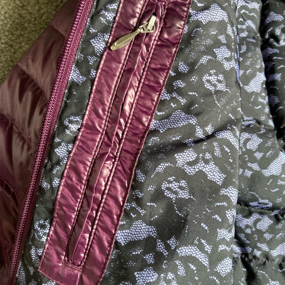 Women’s Obermeyer down jacket, sz small, Purple w/ beautiful lace design lining - Picture 6 of 12